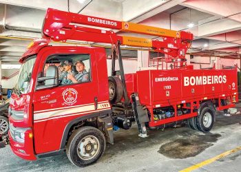 Bombeiros atendem serviços de poda, corte de árvores e Samu
