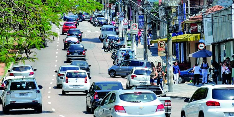 Mais de 639 mil veículos com IPVA em atraso foram avisados