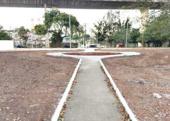 Moradores esperam que empresa finalize as obras na Praça Júlio Botelho