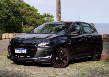 Onix RS justifica o visual esportivo com uma dinâmica mais agressiva