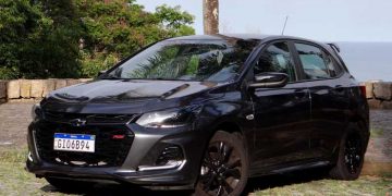 Onix RS justifica o visual esportivo com uma dinâmica mais agressiva