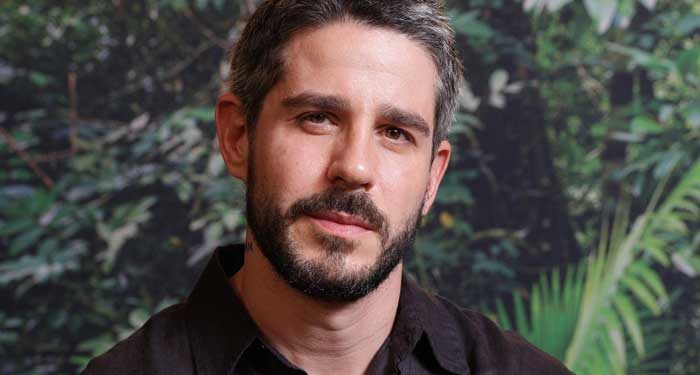 Pedro Neschling dá voz e visibilidade a pessoas com deficiência auditiva