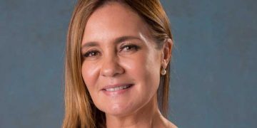 Adriana Esteves carrega uma longeva bagagem na televisão