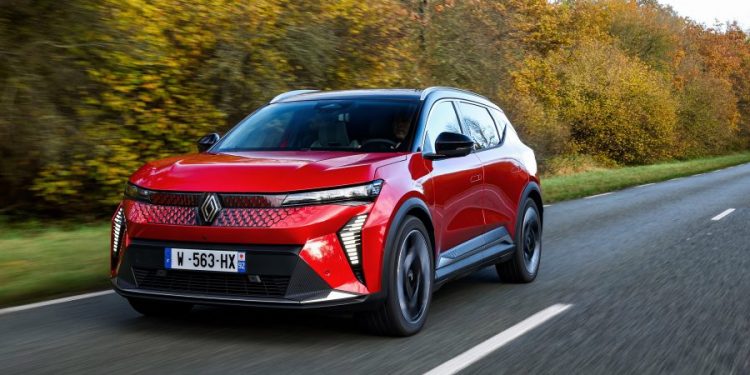 Scenic E-Tech dá um passo adiante em design e em autonomia