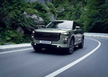 Jaecoo J7, confirmado no Brasil no fim de 2024, é carregado de tecnologia