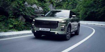 Jaecoo J7, confirmado no Brasil no fim de 2024, é carregado de tecnologia