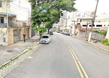 Moradores pedem fiscalização na Rua Barão do Serro Largo