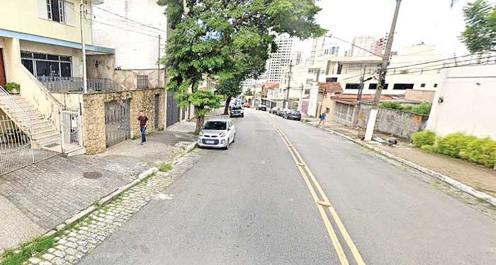 Moradores pedem fiscalização na Rua Barão do Serro Largo
