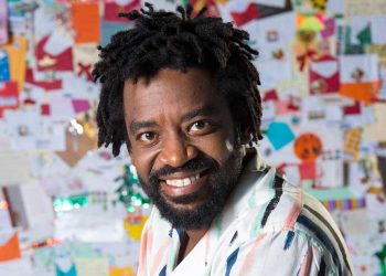 Fabrício Boliveira está de volta às novelas