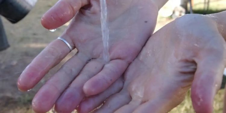 ÁGUA TRATADA: desperdício poderia abastecer 54 milhões de brasileiros