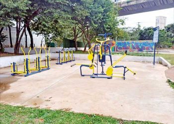 Obras em praça do Parque São Jorge duram mais de um ano e moradores querem segurança