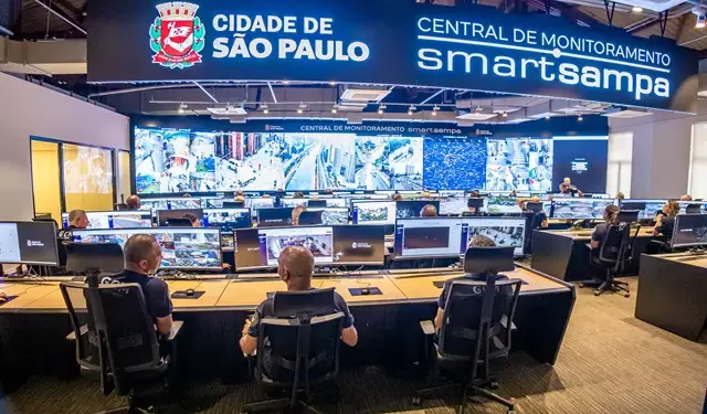 Prefeitura inaugura central de monitoramento do Smart Sampa