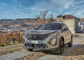 Antes da chegada ao Brasil, novo Peugeot 2008 é avaliado no Chile