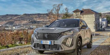 Antes da chegada ao Brasil, novo Peugeot 2008 é avaliado no Chile