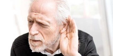 Perda auditiva e dificuldade para engolir exigem atenção especial