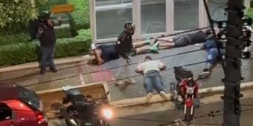 Criminosos rendem e assaltam grupo em porta de condomínio na Vila Regente Feijó