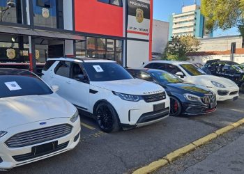 Policiais do 30º DP apreendem mais dez veículos do crime organizado