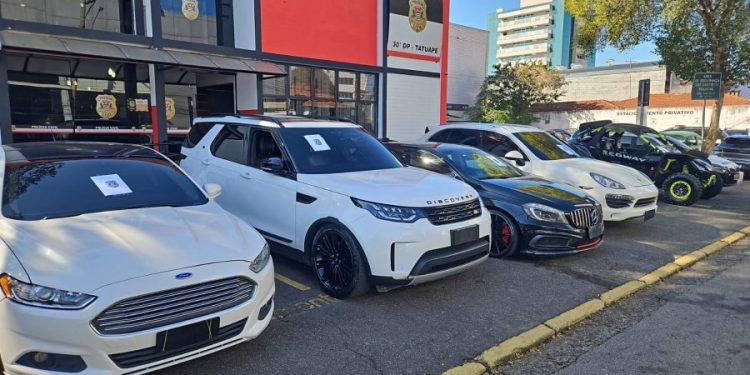 Policiais do 30º DP apreendem mais dez veículos do crime organizado