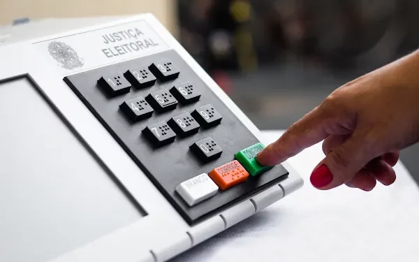 Entenda quais são as permissões e proibições na hora de votar
