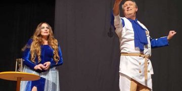 A Dama de Azul – Comédia dramática aborda situações do dia a dia de forma alegre e reflexiva