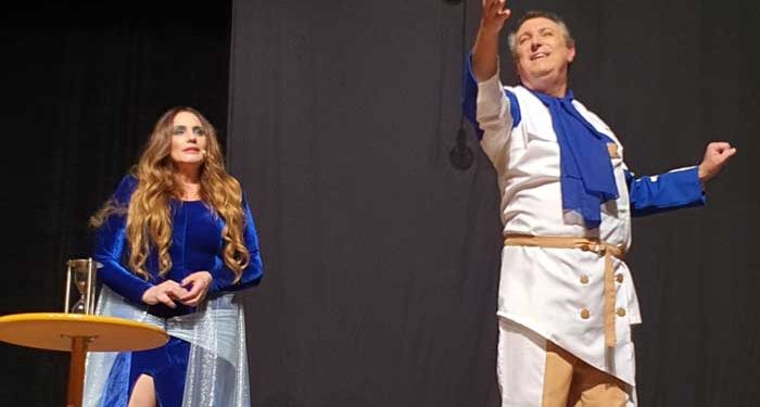 A Dama de Azul – Comédia dramática aborda situações do dia a dia de forma alegre e reflexiva