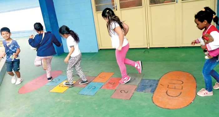 Excesso de telas dobra o risco de atrasos na coordenação motora