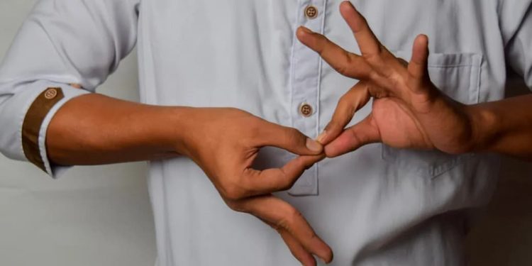 Programa ‘São Paulo São Libras’ chega aos postos do Poupatempo