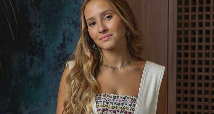 Duda Batsow tem observado as relações familiares de sua personagem em “Mania de Você”