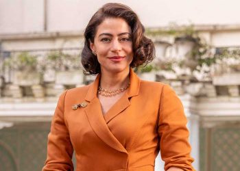 Carol Castro e a grande cópia da realidade em “Garota do Momento”