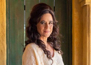 Carol Castro e a grande cópia da realidade em “Garota do Momento”