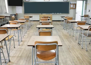 Mensalidade escolar deve subir dobro da inflação de 2024, diz pesquisa