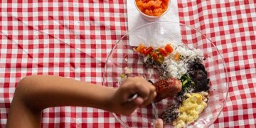 Sesc Carmo celebra 30 anos do programa Sesc Mesa Brasil com exposição e oficinas culinárias gratuitas