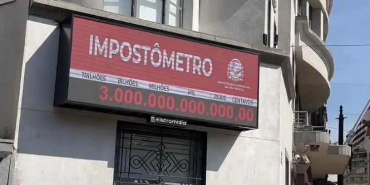 Brasileiros pagaram R$ 3 trilhões em impostos em 2024, segundo Impostômetro