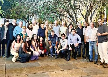 Jornais de bairro debatem desafios em confraternização