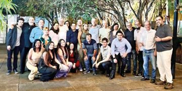 Jornais de bairro debatem desafios em confraternização