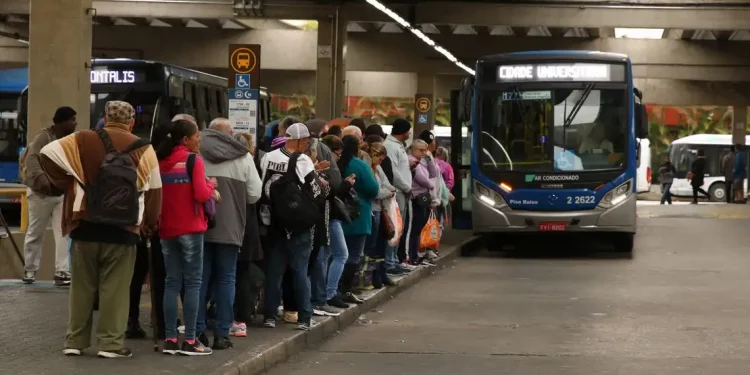 Tarifa de ônibus em São Paulo será de R$ 5,00 a partir de 6 de janeiro
