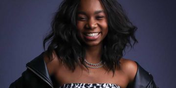 Rebeca Carvalho celebra chegada inesperada à tevê como a Ana Maria de “Garota do Momento”