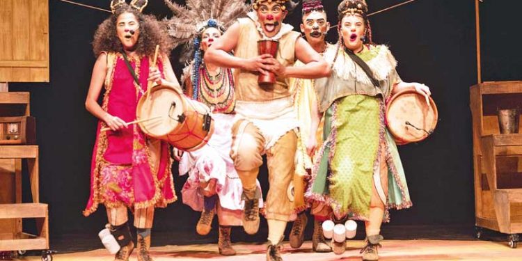 Teatro Arthur de Azevedo é palco de espetáculo circense