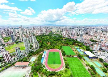 Aproveite pontos da cidade para praticar exercícios físicos