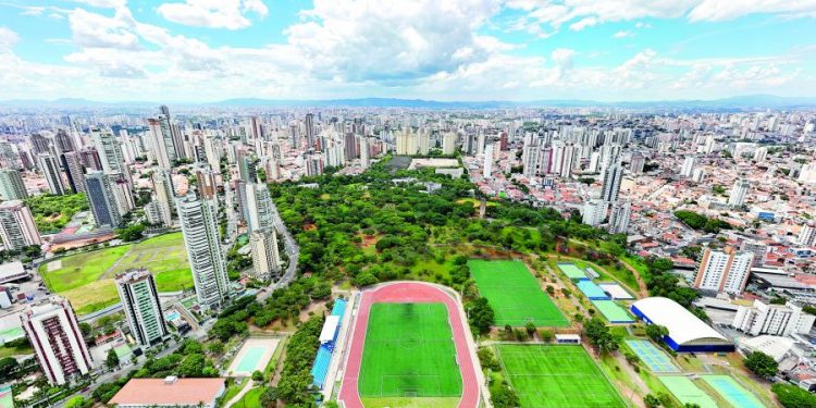 Aproveite pontos da cidade para praticar exercícios físicos