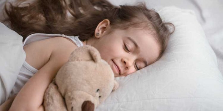 Volta às aulas: como ajustar o sono da criançada após as férias?