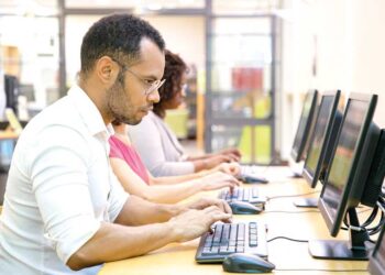 Curso desenvolve a criatividade e visa o mercado da moda para mulheres