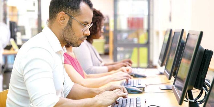 Curso desenvolve a criatividade e visa o mercado da moda para mulheres