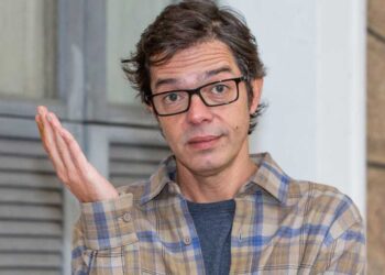 Bruno Mazzeo retorna às origens novamente