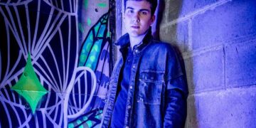 Caio Manhente brilha como o romântico estudante de Astronomia Edu de “Garota do Momento”