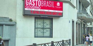 ‘Gastômetro’ é inaugurado no20º aniversário do ‘Impostômetro’
