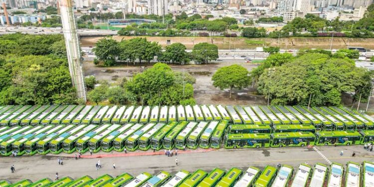 China abre crédito de US$ 100 mi para compra de ônibus elétricos