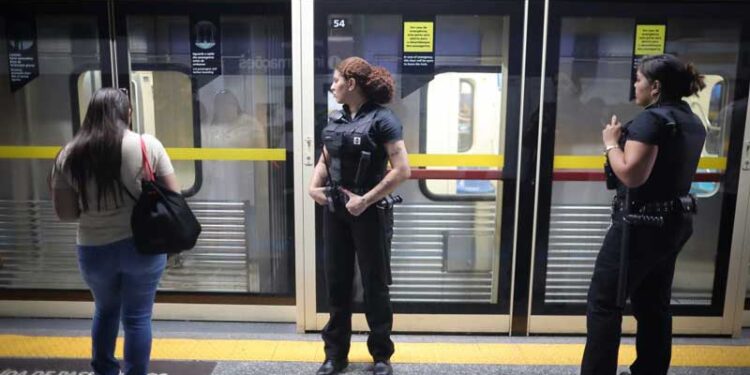 VÍTIMAS DE AGRESSÃO: Agentes femininas do Metrô de SP aptas para a situação