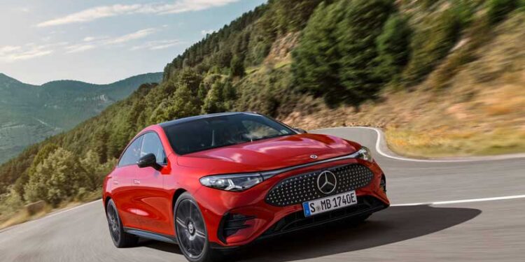 Mercedes CLA de 3ª geração, que só vem no fim do ano, estreia plataforma para híbridos e elétricos
