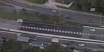 Pista da Marginal Tietê é liberada após Sabesp reparar cratera aberta cinco dias atrás